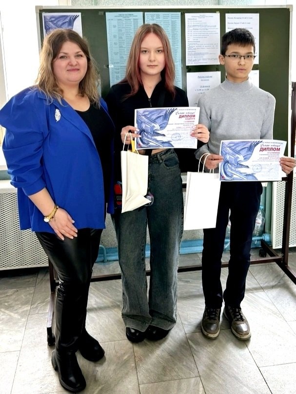 Воспитанники Приводинской ДШИ, Арина Дудникова и Арсений Зубахин, отличились на XXIII Всероссийском конкурсе юных художников «Синяя птица».