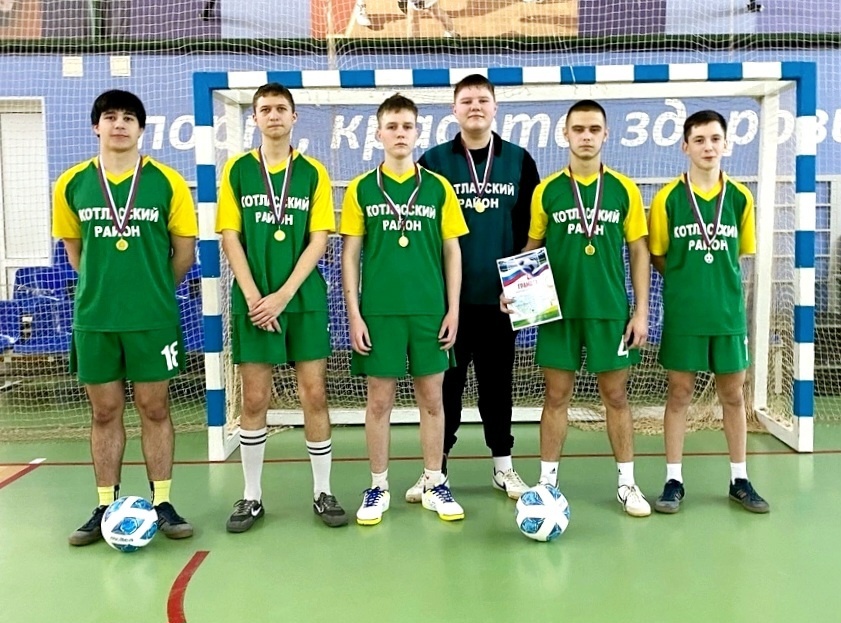 Команда Харитоновской школы стала победителем соревнований по мини-футболу среди юношей 2005-2008 г.р..