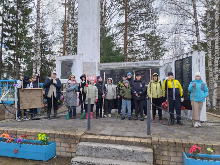 Забелинские школьники приняли участие в акции "Чистый обелиск" .