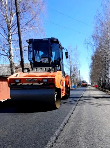 Продолжаются работы по ремонту автомобильной дороги по улице Красноармейской в поселке Шипицыно.
