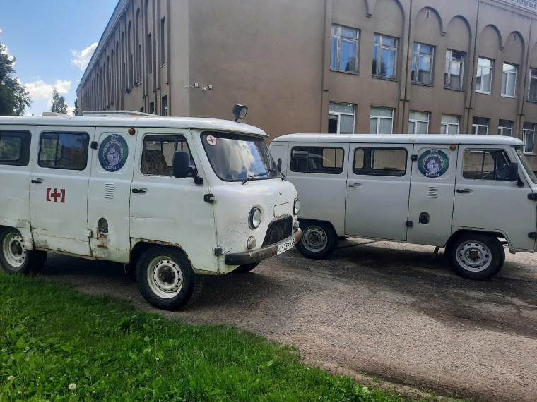 Еще два автомобиля УАЗ "Буханка" переданы нашим бойцам.
