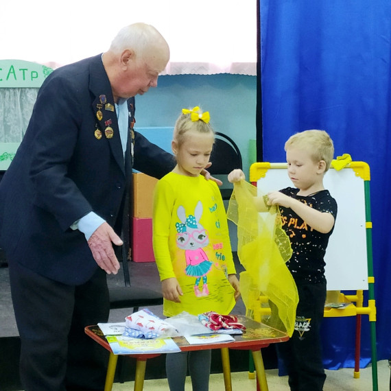 Сольвычегодский детский сад «Солнышко" посетил писатель, Вячеслав Чиркин.
