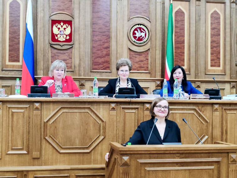 Сегодня в Казани проходит совместное заседание объединения женщин депутатов Государственного Совета Республики Татарстан и женской палаты Архангельской области.