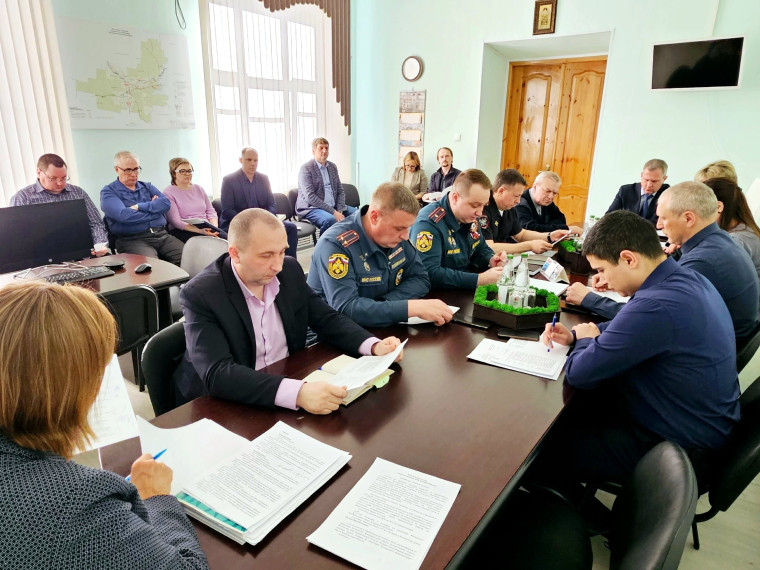 В окружной администрации прошло заседание комиссии по чрезвычайным ситуациям и обеспечению пожарной безопасности под председательством главы Котласского округа, Татьяны Сергеевой.
