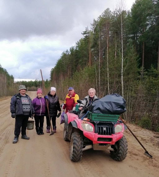  Лес - не помойка, - говорят жители поселка Харитоново и дружно выходят на субботник.