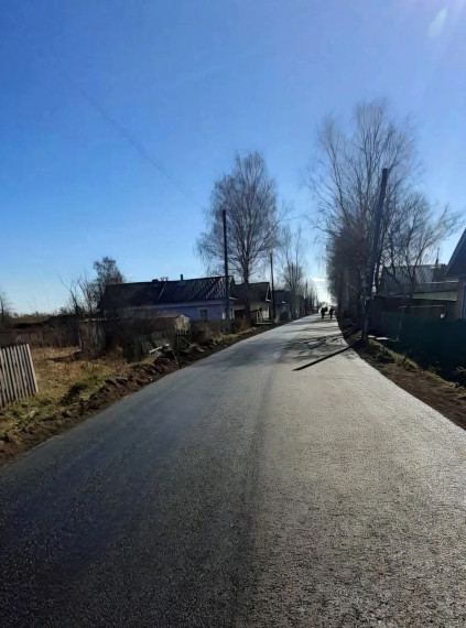 Продолжаются работы по ремонту автомобильной дороги по улице Красноармейской в поселке Шипицыно.
