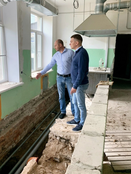 В основном здании школы посёлка Приводино продолжается капитальный ремонт.