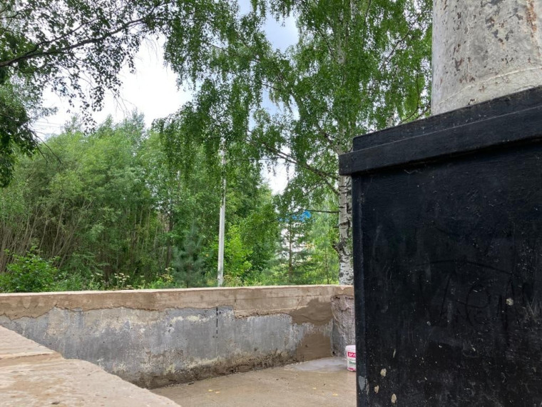 В поселке Шипицыно продолжается ремонт памятного Обелиска.
