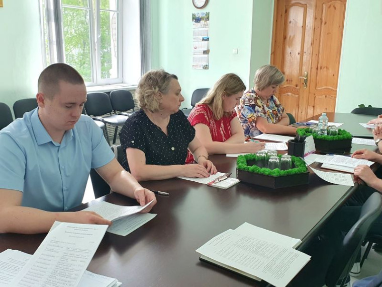 В администрации Котласского муниципального округа работала комиссия по безопасности дорожного движения под председательством главы Татьяны Сергеевой.