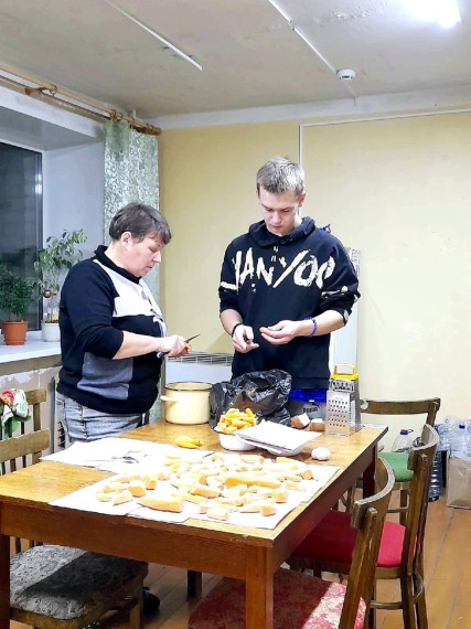 Активисты поселка Шипицыно приняли от приводинцев &quot;эстафету&quot; по изготовлению сухих борщей.