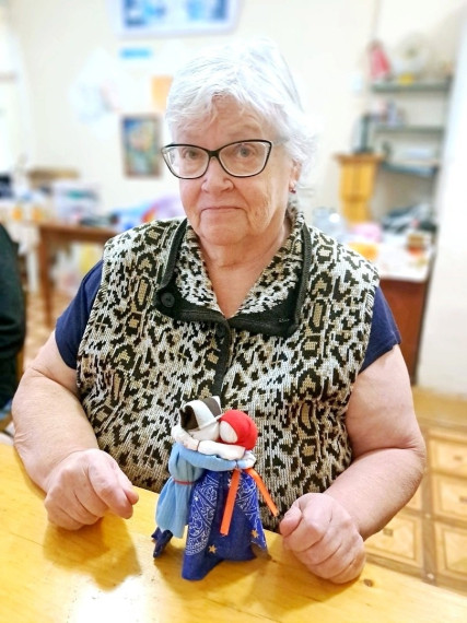 В Курцевской библиотеке для участников клуба &quot;Ветеран&quot; прошло очередное занятие по народной кукле.