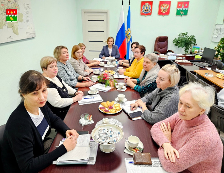 Сегодня в окружной администрации состоялось рабочее совещание по вопросам подготовки и проведения выборов Президента РФ с председателями участковых избирательных комиссий.