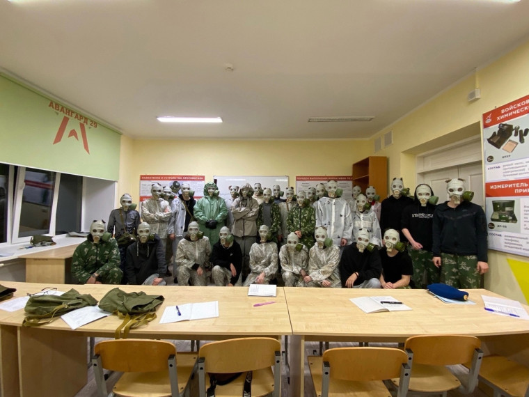 Первокурсники Шипицынского агропромышленного техникума участвуют в пятидневных сборах, которые проходят на базе учебно-методического центра «Авангард» в городе Мирный.
