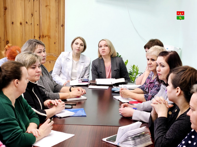 Татьяна Сергеева встретилась со специалистами по работе с населением территориальных отделов округа.