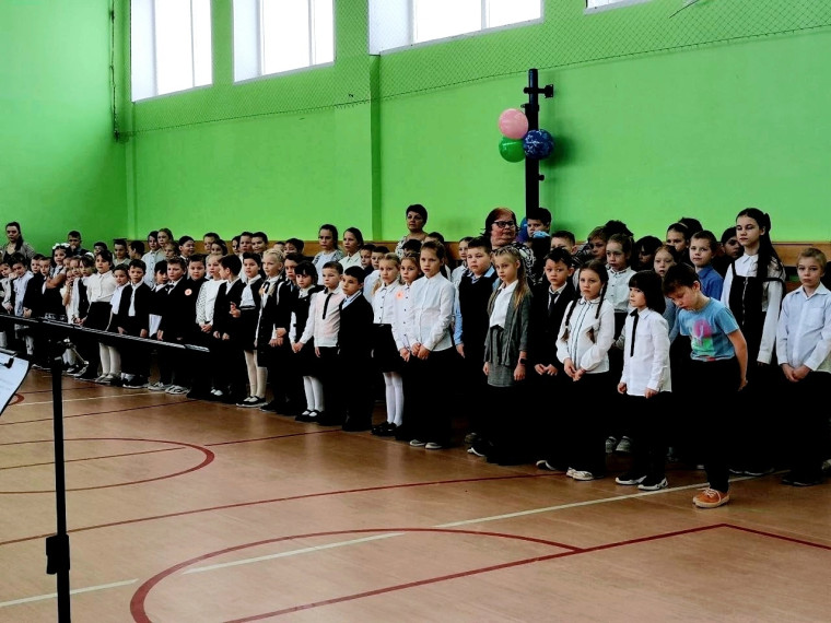 89 девчонок и мальчишек из поселка Шипицыно стали частью большой семьи - их посвятили в «Орлята России».