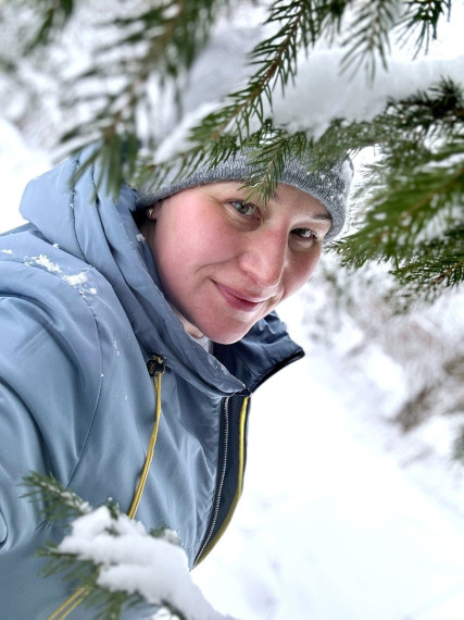 С лыжной прогулки начинает утро выходного дня Оксана Бабошина, руководитель Приводинского теротдела.