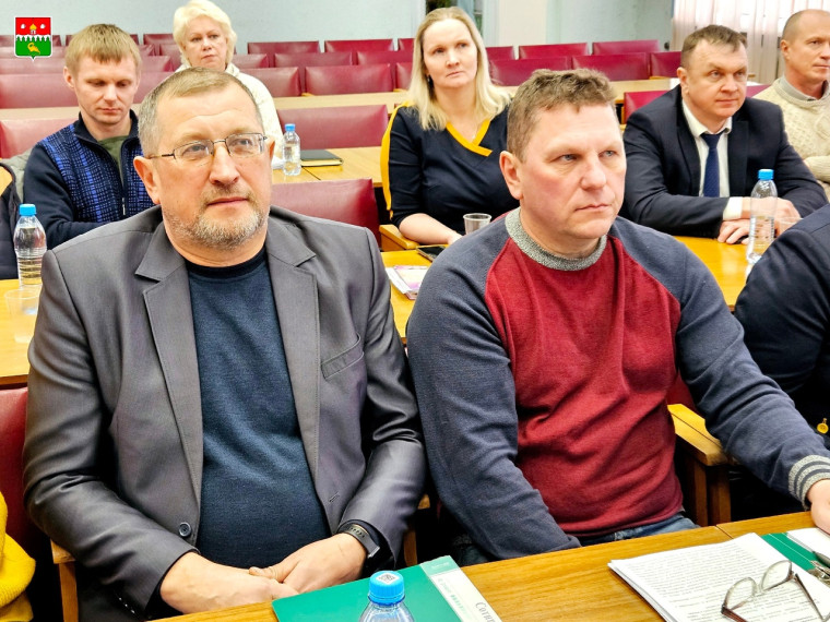 Старшеклассники Приводинской и Шипицынской школ познакомились с работой окружного Собрания депутатов.