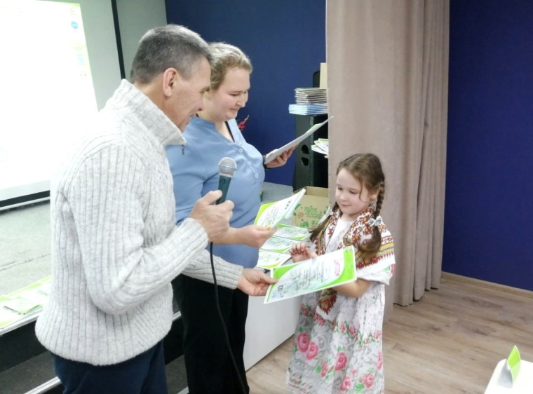 В Центральной районной библиотеке прошел XIX зональный конкурс чтецов «Россия – Родина моя», посвящённый 100-летию Котласского района.