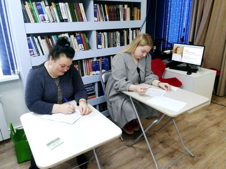 Ведущий библиотекарь Сольвычегодской библиотеки, Людмила  Томилова, победитель муниципального этапа конкурса среди библиотекарей.