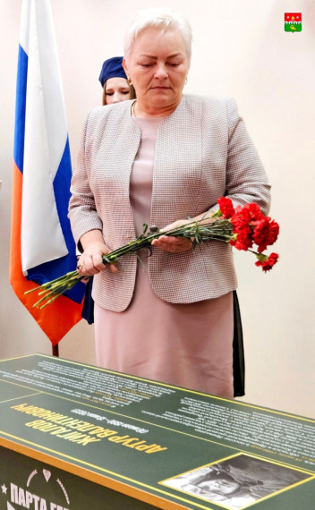 Сегодня в Приводинской школе открыли «Парту Героя» в честь погибшего земляка, участника СВО - Артура Жигалова.