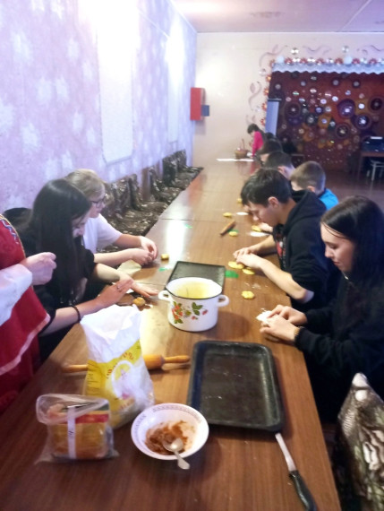 В Песчанском ДК прошла интересная познавательная программа &quot;Красна изба не углами, а красна пирогами&quot;.