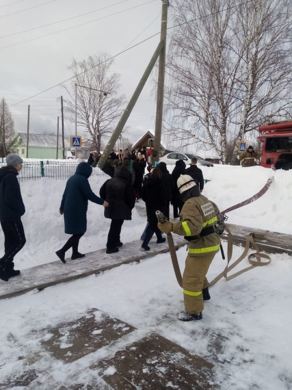 Тренировка по экстренной эвакуации обучающихся и персонала при угрозе пожара в МОУ «Харитоновская СОШ».