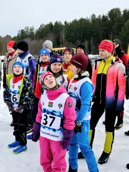 В поселке Шипицыно проходят межмуниципальные соревнования по лыжным гонкам.